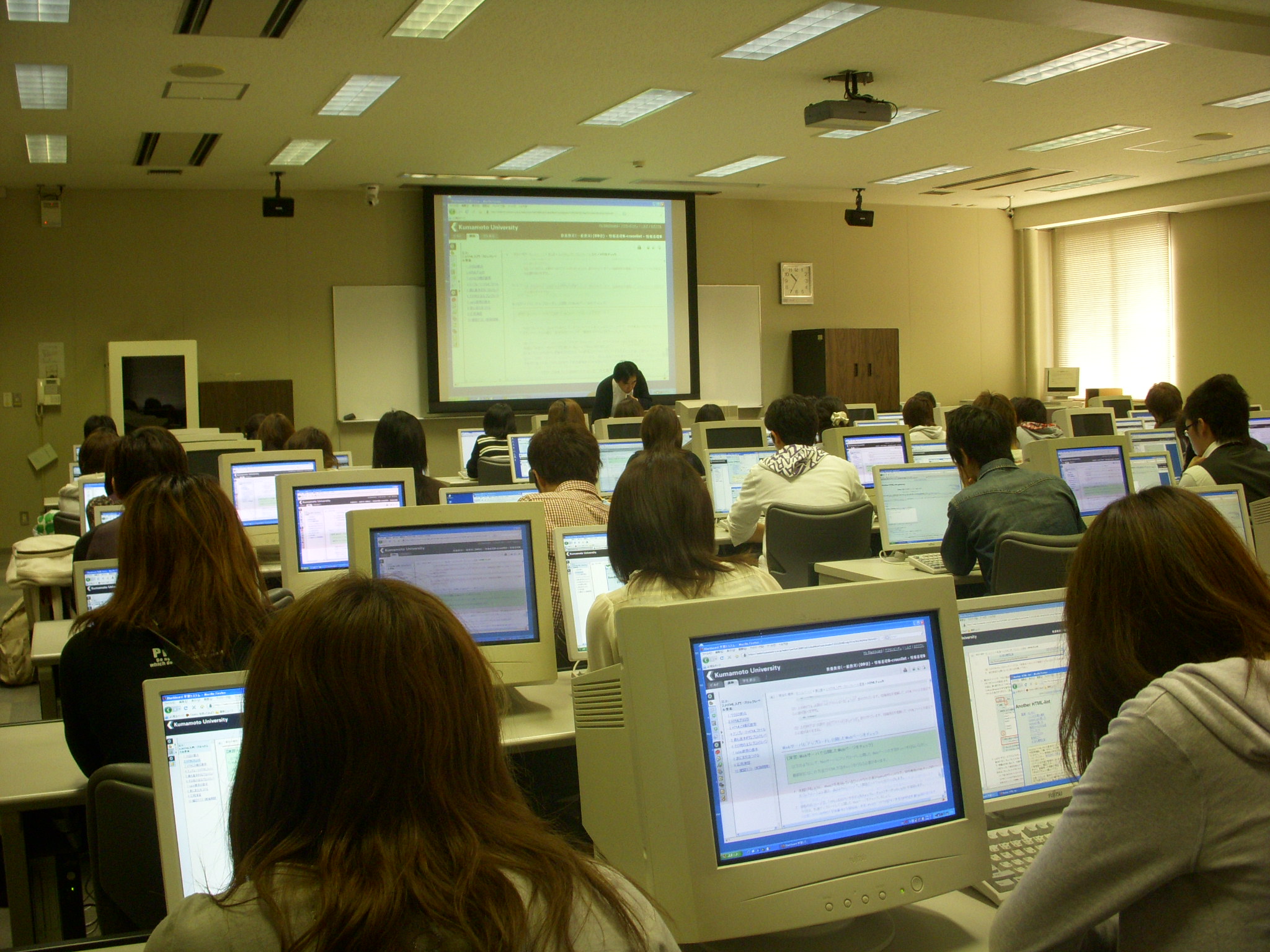 Suasana kelas, peralatan dan dukungan e-learning